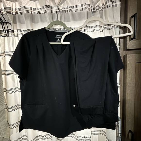 SCRUBS - Picture 1 of 4